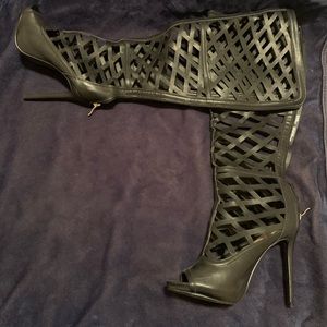 Knee boots peep toe